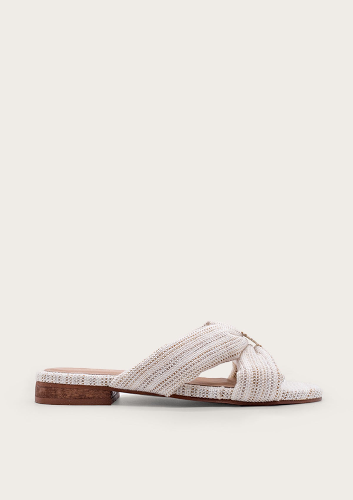 Pacifico Ivory – KAANAS